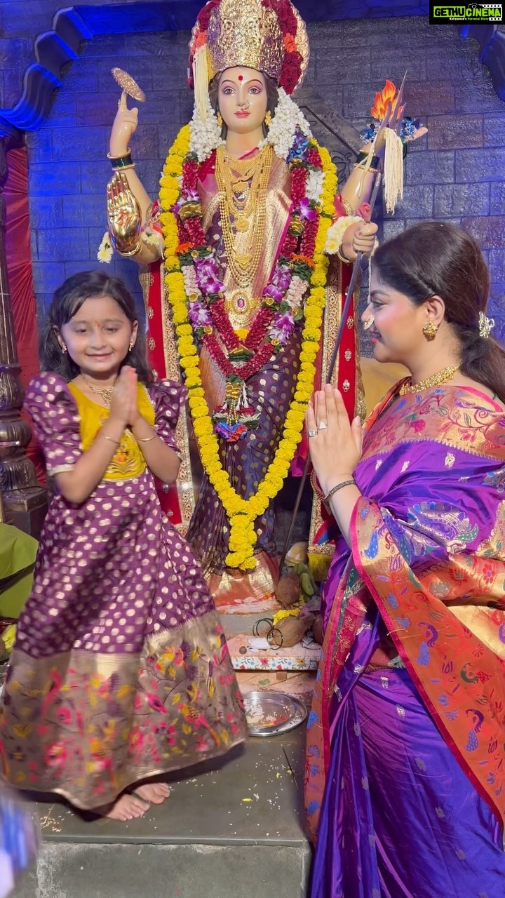 Sneha Wagh Instagram - Memories Were Made This Navratri ✨ . . @_world_of_myra_official #lalbaughchimata #japachidevi #dadarphulmarket #shivsenabhavan (tulza bhavani) . . #worldofmyraofficial #myravaikul #aaheparitardontworry #neerjaeknayipehchaan #neerja #ssnehawagh #sarangesneha #snehawagh #navratri #navratri2023