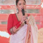Sohini Sarkar Instagram - I am sure you guys had a great Pujo celebration this year, I definitely did! My Pujo fervour had kicked in weeks ago with the launch of this tram by @asianpaints This tribute to West Bengal by the brand is absolutely brilliant as it embodies our Bengali culture and traditions impeccably. I was fortunate to take the first ride in this tram from Tollygunge to Ballygunge. I urge you to go check it out and reminisce your memories of the tram that has a 150 years long legacy in Kolkata. And when you do take the ride, don’t forget to share your experience in the comments below! #AsianPaints #AsianPaintsSharadShamman #Pujo #FestivalofCreativity #DurgaPujo #AsianPaintsTributeToWestBengal