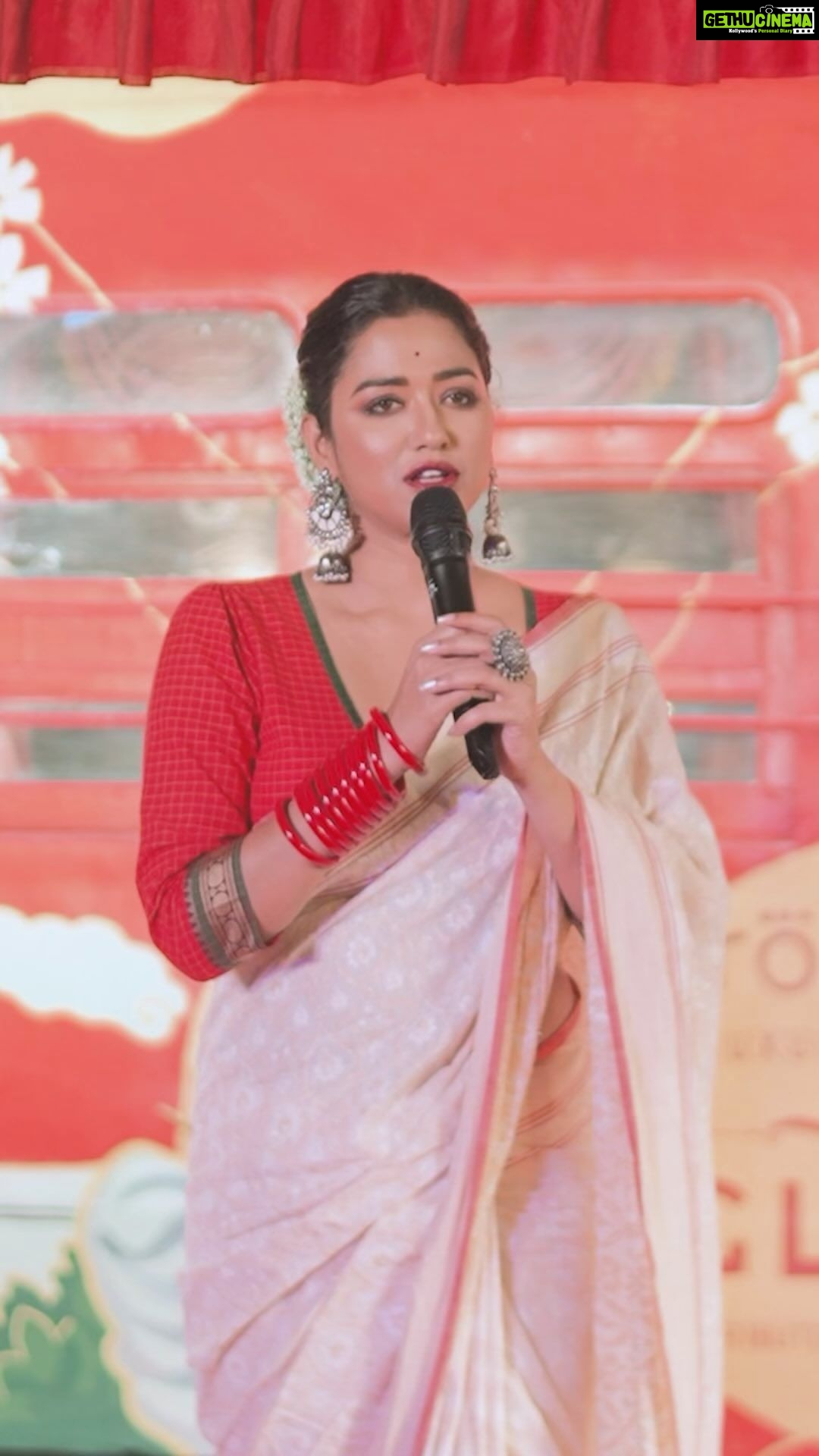 Sohini Sarkar Instagram - I am sure you guys had a great Pujo celebration this year, I definitely did! My Pujo fervour had kicked in weeks ago with the launch of this tram by @asianpaints This tribute to West Bengal by the brand is absolutely brilliant as it embodies our Bengali culture and traditions impeccably. I was fortunate to take the first ride in this tram from Tollygunge to Ballygunge. I urge you to go check it out and reminisce your memories of the tram that has a 150 years long legacy in Kolkata. And when you do take the ride, don’t forget to share your experience in the comments below! #AsianPaints #AsianPaintsSharadShamman #Pujo #FestivalofCreativity #DurgaPujo #AsianPaintsTributeToWestBengal