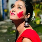 Sohini Sarkar Instagram – শীতকাল কবে আসবে ? 
#today #durgapujo2023 #festival #red #october 📷🍁🎼🎶🎶