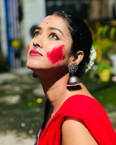 Sohini Sarkar Instagram - শীতকাল কবে আসবে ? 
#today #durgapujo2023 #festival #red #october 📷🍁🎼🎶🎶