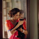 Sohini Sarkar Instagram - Subho Maha Astami ❤️🌻🤍 Sharodiya Shoot for @sangbadpratidin Videography: @that_cam_boy_official Makeup : @abhijitpl2 Sari : Priyogopal Bishoyi Jewellery: @tahir_somethingsopure Blouse : @parama_g Styling : @bidisha_chattopadhyay Coordination : @shampalimaulick Location : @92_kabisukanta_sarani 🔗 @socialyard_digital #durgapuja #kolkata #durga #durgapujo #durgamaa #calcutta #agomoni #pujo #maadurga #kumartuli #kolkatadurgapuja #kolkatagram #bengal #maa #instagram #bengali #durgapujokolkata #devinegoddess #pujorchobi