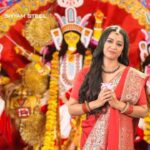 Sohini Sarkar Instagram - আকাশে বাতাসে শিউলি ফুলের গন্ধ জানান দিচ্ছে মা আসছেন ! দুর্গাপুজোর এই চারটে দিনের জন্য সারাবছর অপেক্ষা করে সমস্ত বাঙালি। মায়ের আগমনে আপনার জীবনে নিয়ে আসুক শান্তি, সুখ, এবং সমৃদ্ধি। সকলকে জানাই শারদীয়ার প্রীতি শুভেচ্ছা ও অভিনন্দন। #ShubhoSharadiya #SharadShubhechha #DurgaPuja #DurgaPuja2023 #MaaDurga #IndianFestival #ShyamSteel #TMTBars #flexiSTRONG #Hamesha_Ke_Liye_Strong