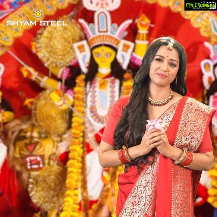 Sohini Sarkar Instagram - আকাশে বাতাসে শিউলি ফুলের গন্ধ জানান দিচ্ছে মা আসছেন ! দুর্গাপুজোর এই চারটে দিনের জন্য সারাবছর অপেক্ষা করে সমস্ত বাঙালি। মায়ের আগমনে আপনার জীবনে নিয়ে আসুক শান্তি, সুখ, এবং সমৃদ্ধি। সকলকে জানাই শারদীয়ার প্রীতি শুভেচ্ছা ও অভিনন্দন। #ShubhoSharadiya #SharadShubhechha #DurgaPuja #DurgaPuja2023 #MaaDurga #IndianFestival #ShyamSteel #TMTBars #flexiSTRONG #Hamesha_Ke_Liye_Strong