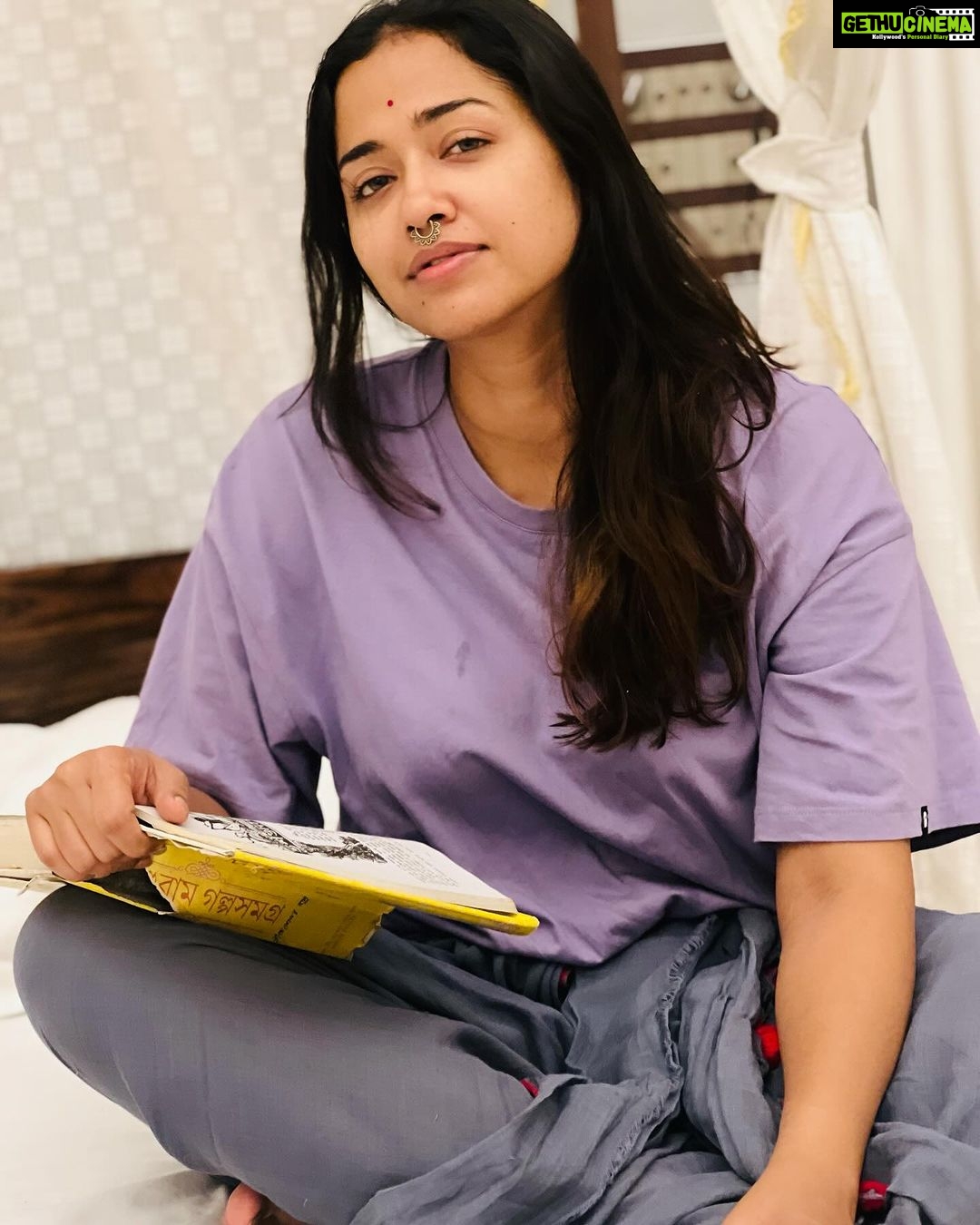 Sohini Sarkar Instagram - আমি অধরা মাধুরী, যে আমাকে বাসবে ভালো, তার আকাশেই উড়ি🍁