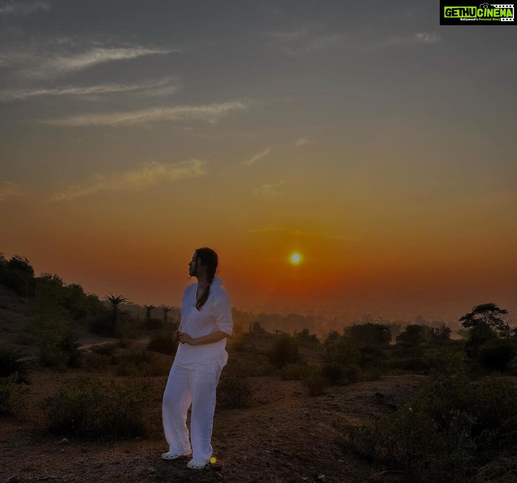 Sohini Sarkar Instagram - Beginning .... 🌻🌞🍁 #sunrise #day #nature #sun #morning
