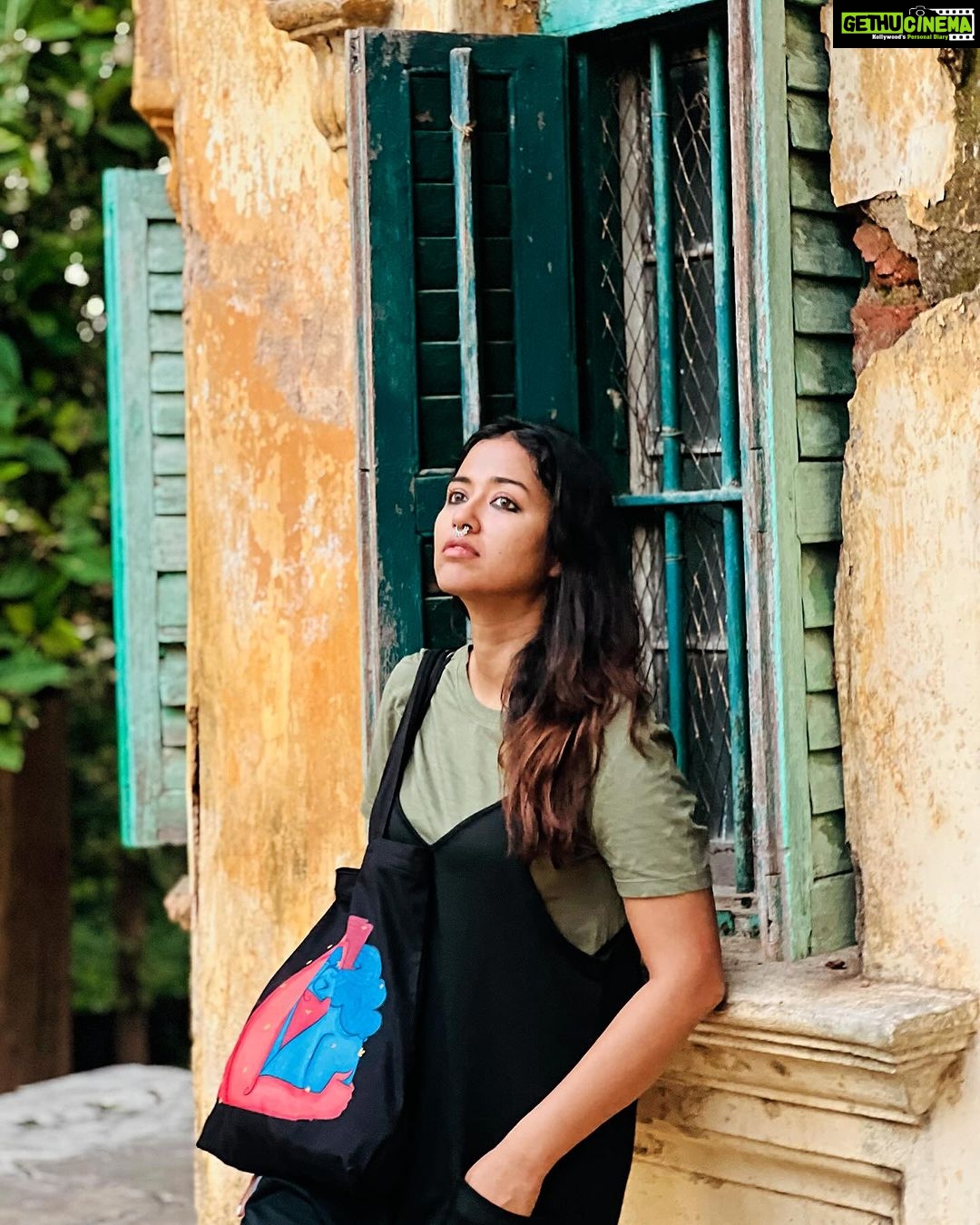 Sohini Sarkar Instagram - কাশ ফুল ঝরে যায় .... কিন্তু এ শরৎ থেকে যাক #mind #peace #simultala #day #autumn #autumnvibes🍁 #outdoor #candid #time