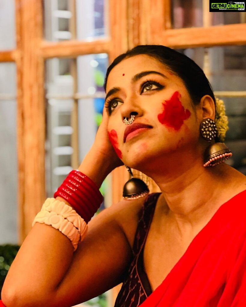 Sohini Sarkar Instagram - শীতকাল কবে আসবে ? #today #durgapujo2023 #festival #red #october 📷🍁🎼🎶🎶