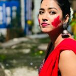 Sohini Sarkar Instagram – শীতকাল কবে আসবে ? 
#today #durgapujo2023 #festival #red #october 📷🍁🎼🎶🎶