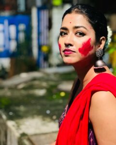 Sohini Sarkar Instagram - শীতকাল কবে আসবে ? 
#today #durgapujo2023 #festival #red #october 📷🍁🎼🎶🎶