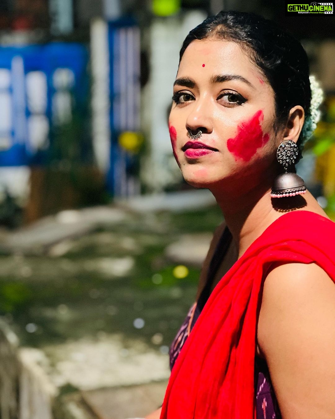 Sohini Sarkar - 63.1K Likes - শীতকাল কবে আসবে ?
#today #durgapujo2023 #festival #red #october 📷🍁🎼🎶🎶
