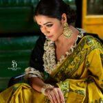Sohini Sarkar Instagram - 🌸 Pujo Shoot for @sangbadpratidin In frame : @sohinisarkar01 💛 Photo : @siladitya_dutta Makeup & Hair : @abhijitpl2 Saree : Priyogopal Bishoyi Blouse : @parama_g Jewellery: @tahir_somethingsopure Styling : @bidisha_chattopadhyay Coordination : @shampalimaulick . . . . . . . . . . . . . . . . . . . . . . . . #actress #photoshoot #fashionblog #fashionblogger #fashionmagazine #portraitsgames #styleblogger #portraitspg #portraitsmood #photooftheday #fashionblogger_de #portraitphotography #fashiondiaries #fashioneditorial #fashionphotography #fashionwoman #ootd #ootdfashion #portraits #portraitpage #styleinspiration #portraitmood #fashionaddict #wiwt #moodygrams #incredibleindia #fashionphotography #fashionphotographer #instafashion #fashionworld Barrister Babur Bari 92 Kabi Sukanta Sarani
