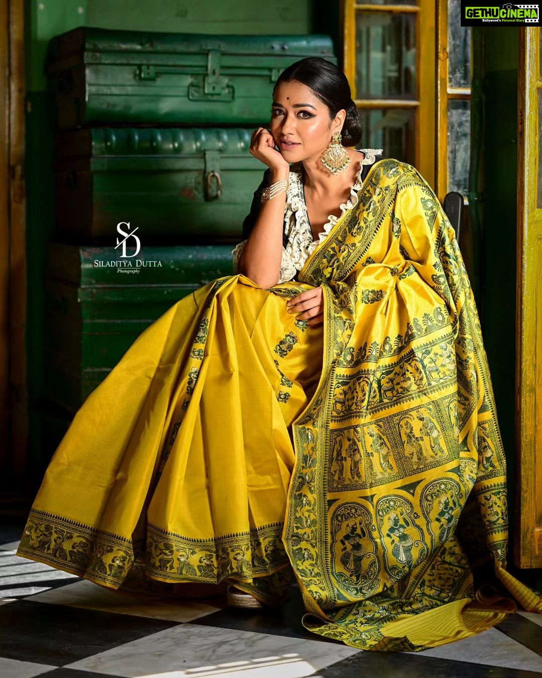 Sohini Sarkar Instagram - πΈ Pujo Shoot for @sangbadpratidin In frame : @sohinisarkar01 π Photo : @siladitya_dutta Makeup & Hair : @abhijitpl2 Saree : Priyogopal Bishoyi Blouse : @parama_g Jewellery: @tahir_somethingsopure Styling : @bidisha_chattopadhyay Coordination : @shampalimaulick . . . . . . . . . . . . . . . . . . . . . . . . #actress #photoshoot #fashionblog #fashionblogger #fashionmagazine #portraitsgames #styleblogger #portraitspg #portraitsmood #photooftheday #fashionblogger_de #portraitphotography #fashiondiaries #fashioneditorial #fashionphotography #fashionwoman #ootd #ootdfashion #portraits #portraitpage #styleinspiration #portraitmood #fashionaddict #wiwt #moodygrams #incredibleindia #fashionphotography #fashionphotographer #instafashion #fashionworld Barrister Babur Bari 92 Kabi Sukanta Sarani