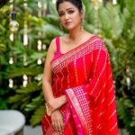Sohini Sarkar Instagram - 🌺🌺🌺🌺 . . . 📸 @sahil_paswan_2646_ 💄@dassourav3 💇‍♀️ @pujahalder629017 🥻 @ataleoftextilebyavijit 🔗 @socialyard_digital @sayoniroy9 . . #Pujoshoot #pujoasche #durgapujo #promotional