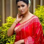 Sohini Sarkar Instagram - 🌺🌺🌺🌺 . . . 📸 @sahil_paswan_2646_ 💄@dassourav3 💇‍♀️ @pujahalder629017 🥻 @ataleoftextilebyavijit 🔗 @socialyard_digital @sayoniroy9 . . #Pujoshoot #pujoasche #durgapujo #promotional