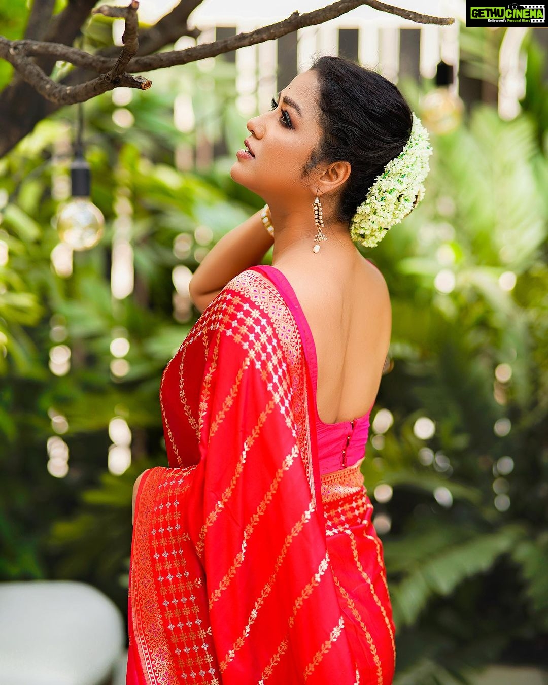 Sohini Sarkar Instagram - πΊπΊπΊπΊ . . . πΈ @sahil_paswan_2646_ π@dassourav3 πββοΈ @pujahalder629017 π₯» @ataleoftextilebyavijit π @socialyard_digital @sayoniroy9 . . #Pujoshoot #pujoasche #durgapujo #promotional