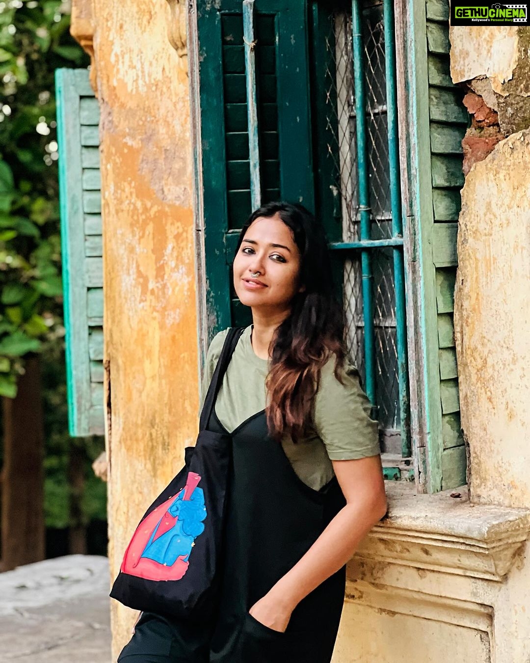 Sohini Sarkar Instagram - কাশ ফুল ঝরে যায় .... কিন্তু এ শরৎ থেকে যাক #mind #peace #simultala #day #autumn #autumnvibes🍁 #outdoor #candid #time