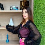 Somi Khan Instagram – To love oneself is the beginning of a life-long romance 💘 

———————————————————
Outfit @fashionstruc