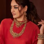 Sonakshi Sinha Instagram - Happy Dusshera ✨ Always good over evil. Always love over hate ❤️