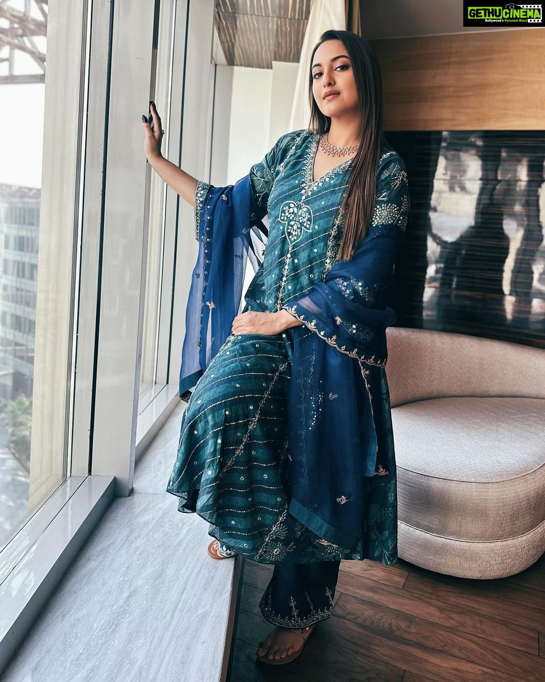 Sonakshi Sinha Instagram - Saadgi mein hi khoobsurati hai 🤓