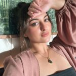 Sonakshi Sinha Instagram - Holiday neutrals to go with everything! Talkin bout my nails 💅 @itssoezi and #Toezi : Beige Craze. Get your hand and toe sets now at www.soezi.in 🎀