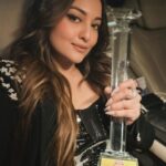 Sonakshi Sinha Instagram - Thanks @htcity @ottplayapp!! Took my #BestActress award straight to the ladies responsible for it… @zoieakhtar @reemakagti1 @ruchoberoi ❤️ #Dahaad roars again! #htcityottplayawards2023 #ottplayawards2023