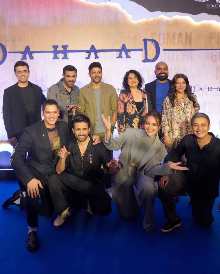 Sonakshi Sinha Instagram - From #Dabangg to #Dahaad…The journey has been a remarkable one, and on winning this @realbollywoodhungama award for Best Actress (Popular) many many thanks are owed to some incredible individuals and teams. Firstly to the creators of 