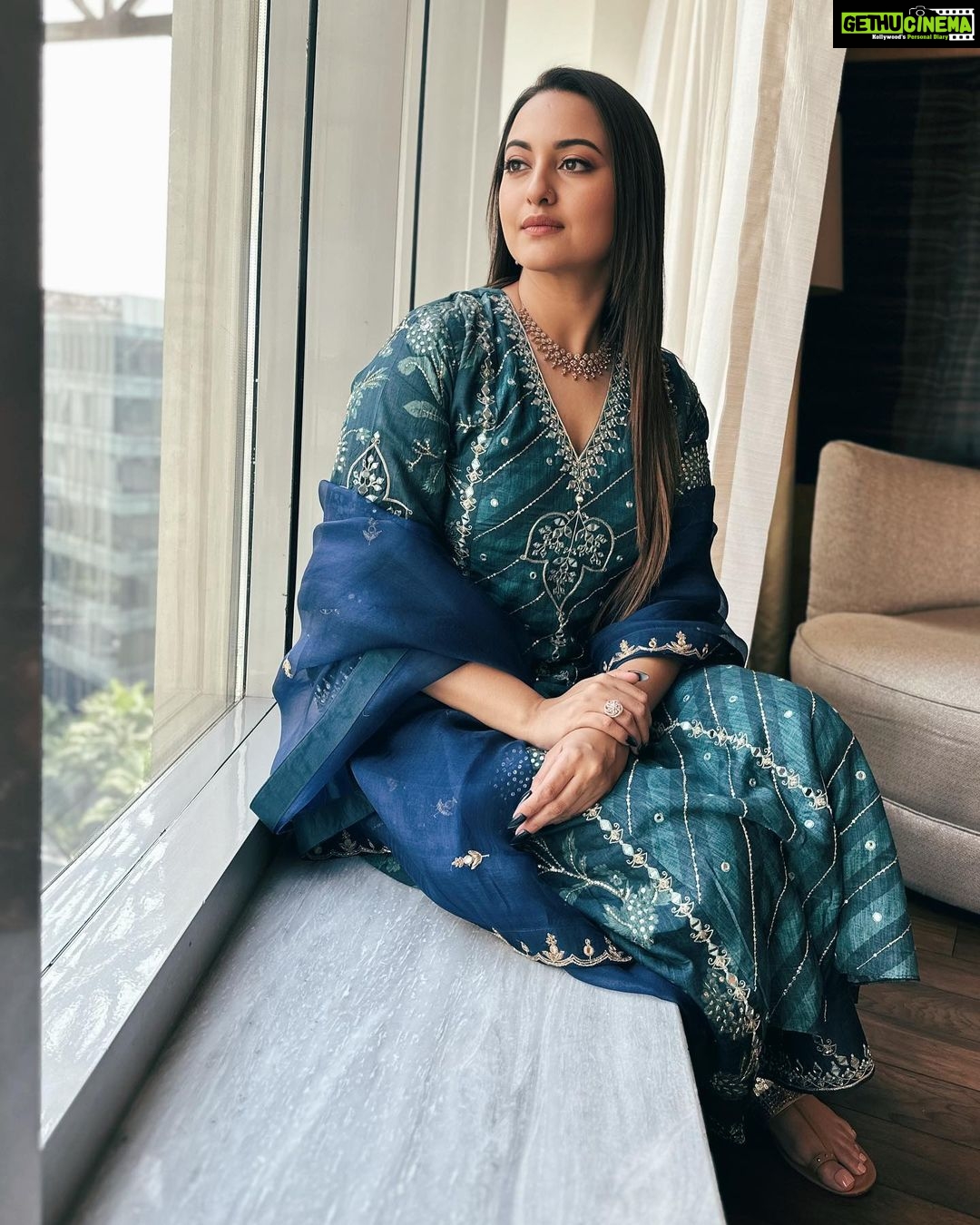 Sonakshi Sinha Instagram - Saadgi mein hi khoobsurati hai 🤓