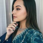 Sonakshi Sinha Instagram – Saadgi mein hi khoobsurati hai 🤓