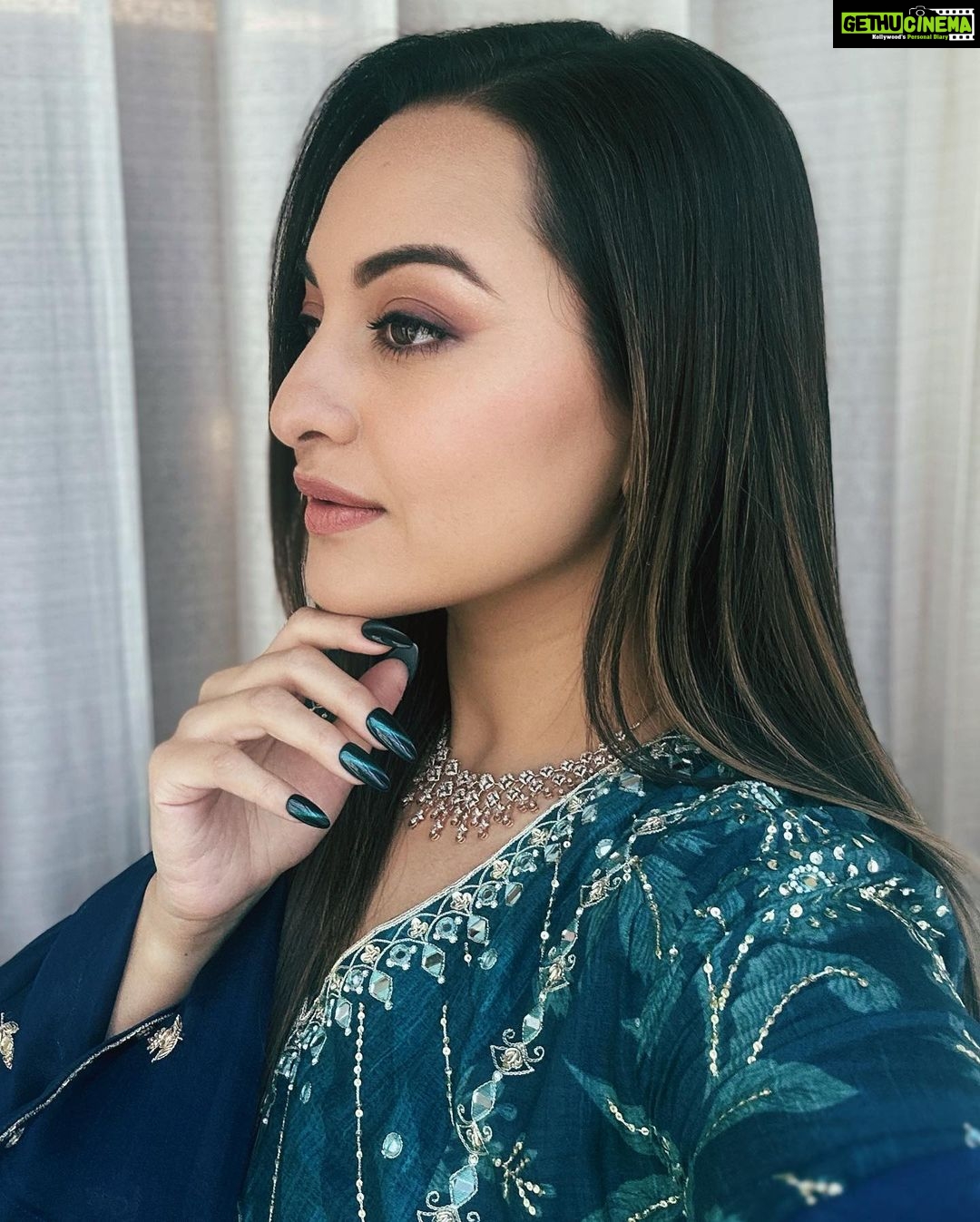 Sonakshi Sinha Instagram - Saadgi mein hi khoobsurati hai 🤓