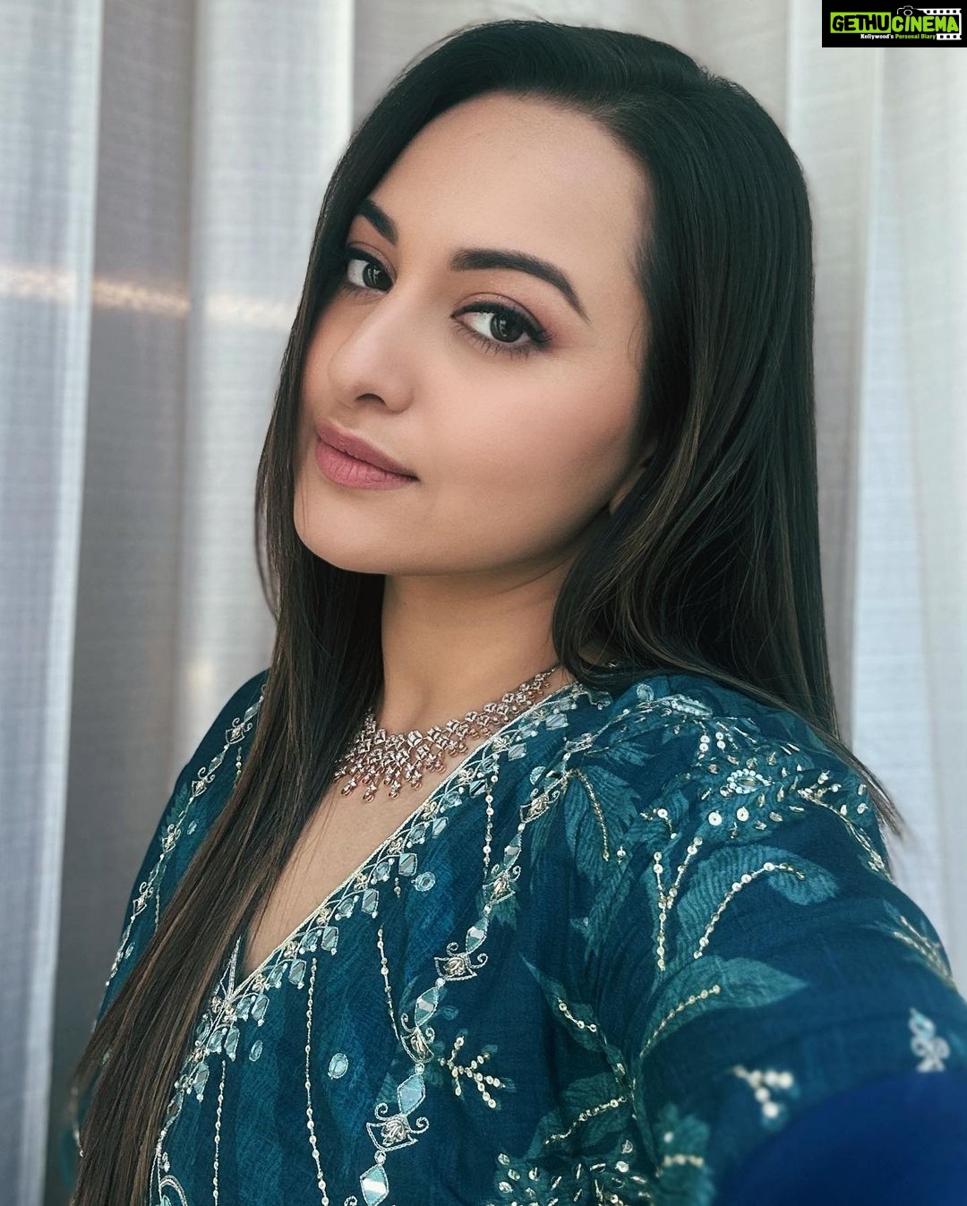 Sonakshi Sinha Instagram - Saadgi mein hi khoobsurati hai 🤓