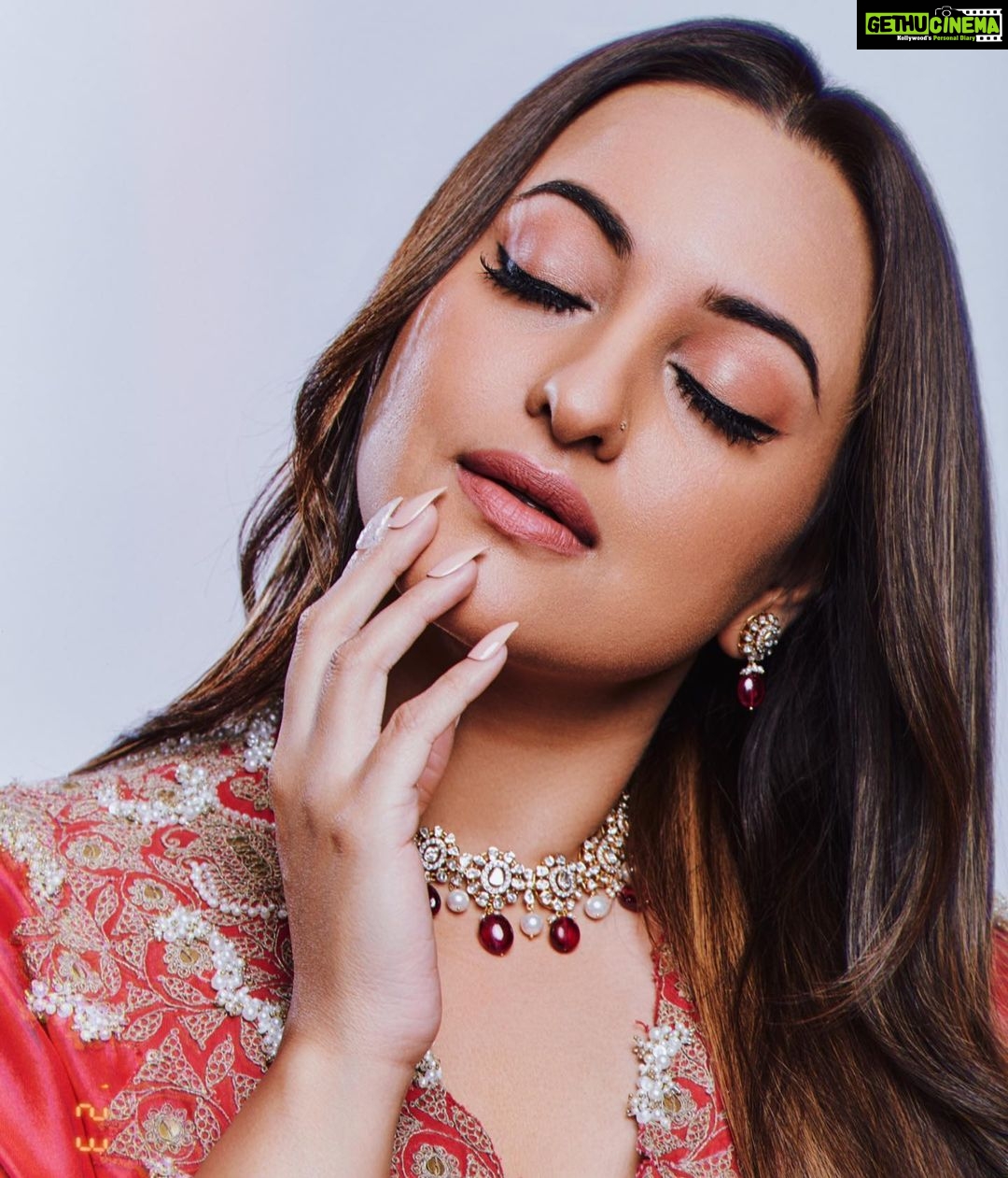 Sonakshi Sinha Instagram - At the grand launch of @kalyanjewellers_official ✨