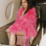 Sonakshi Sinha Instagram - Lai ja lai ja mainu saat samundaron paar… 🎶 My #Kalaastar look styled by @sanamratansi in @falgunishanepeacockindia 🎀 Makeup by @heemaadattaani 💋 Nails by @itssoezi 💅 Photos by @louka0404 📸