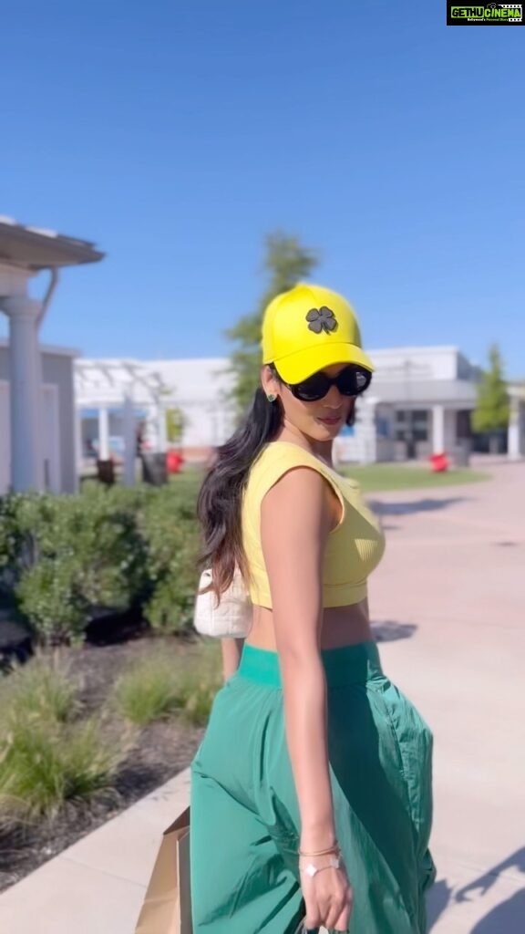 Sonal Chauhan Instagram - Kind of obsessed with this song …. 🥑🍋🐸🐯 . . . . . . . . . . . . . . . . . . 📸 @himanichauhaan #sonalchauhan #reels #love #reelsinstagram #wednesday Washington D.C.