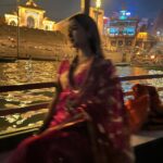 Sonal Chauhan Instagram - वाराणसी ✨🙏🏻🔱 . . . . . . . . . . . . . #ॐ #sonalchauhan #kashi #varanasi #trending #love #monday बाबा विश्वनाथ की नगरी काशी