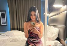Sonal Chauhan Instagram - Sunday snoozing 😴🧜‍♀️🪞 . . . . . . . . . . . Dress @rashijayswal Hair by @makeupandhairbypooja #love #sonalchauhan #usa #travel #dallas Dallas, Texas