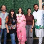 Sonalee Kulkarni Instagram - The Art 🥻 and the artists 👩🏻‍🎨 @shreerang_charitable_trust Ranggandh Team - Aakansha Wakde, Pratiksha Dolas, Kajal Kalvar, shreya bade And the team @sumeet.patil.crow @limaye.mahesh @jayantiwaghdhare @marathi_mulga #ranggandh #sonaleekulkarni #planetmarathi #newvideo #outnow LINK IN BIO