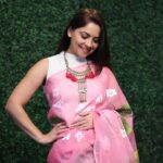 Sonalee Kulkarni Instagram - The Art 🥻 and the artists 👩🏻‍🎨 @shreerang_charitable_trust Ranggandh Team - Aakansha Wakde, Pratiksha Dolas, Kajal Kalvar, shreya bade And the team @sumeet.patil.crow @limaye.mahesh @jayantiwaghdhare @marathi_mulga #ranggandh #sonaleekulkarni #planetmarathi #newvideo #outnow LINK IN BIO