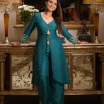 Sonalee Kulkarni Instagram - Day 9 of #Navratri 🦚 #navratricollection by @puja.patelll Photographer @riskey13 Location @tuliimperial #sonaleekulkarni #navratrispecial #peacockgreen #peacock #mor #cotd #colour #marathi #marathimulgi #happynavratri #lastday #navmi Tuli Imperial Hotel