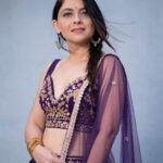 Sonalee Kulkarni Instagram - Day - 8 of #navratri 💜 #navratricollection by @puja.patelll Photo by @trilogy_works Assistant @tejas_sarjine #HappyNavratri #sonaleekulkarni #navratrispecial #marathimulgi #colouroftheday #navratri2023 #cotd #purple #colour #color