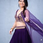 Sonalee Kulkarni Instagram - Day - 8 of #navratri 💜 #navratricollection by @puja.patelll Photo by @trilogy_works Assistant @tejas_sarjine #HappyNavratri #sonaleekulkarni #navratrispecial #marathimulgi #colouroftheday #navratri2023 #cotd #purple #colour #color