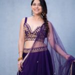 Sonalee Kulkarni Instagram - Day - 8 of #navratri 💜 #navratricollection by @puja.patelll Photo by @trilogy_works Assistant @tejas_sarjine #HappyNavratri #sonaleekulkarni #navratrispecial #marathimulgi #colouroftheday #navratri2023 #cotd #purple #colour #color
