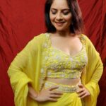 Sonalee Kulkarni Instagram - Day 5 - #Navratri 🌼 #navratricollection by @puja.patelll Photo by @saurabh_lad_photography @prathmesh_lad_photography #HappyNavratri #sonaleekulkarni #navratrispecial #marathimulgi #colouroftheday #navratri2023 #cotd #colour #color #yellow