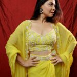 Sonalee Kulkarni Instagram - Day 5 - #Navratri 🌼 #navratricollection by @puja.patelll Photo by @saurabh_lad_photography @prathmesh_lad_photography #HappyNavratri #sonaleekulkarni #navratrispecial #marathimulgi #colouroftheday #navratri2023 #cotd #colour #color #yellow