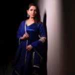 Sonalee Kulkarni Instagram - Day 4 - #navratri 💙 #navratricollection by @puja.patelll Photo by @trilogy_works Assistant @tejas_sarjine #HappyNavratri #sonaleekulkarni #navratrispecial #marathimulgi #colouroftheday #navratri2023 #cotd #blue #royalblue #colour #color