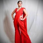 Sonalee Kulkarni Instagram - So….आजचा रंग होता …. लाल 💃🏻 #navratricollection by @puja.patelll Photography @trilogy_works #HappyNavratri #sonaleekulkarni #navratrispecial #marathimulgi #colouroftheday #navratri2023 #cotd #red #colour #color