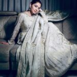 Sonalee Kulkarni Instagram - नवरात्री ची दुसरी माळ .,. 🪽🕊️🤍🦢🐚 #navratricollection by @puja.patelll #HappyNavratri #sonaleekulkarni #navratrispecial #marathimulgi #colouroftheday #navratri2023 #cotd #white #colour #color