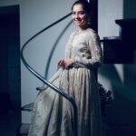 Sonalee Kulkarni Instagram - नवरात्री ची दुसरी माळ .,. 🪽🕊️🤍🦢🐚 #navratricollection by @puja.patelll #HappyNavratri #sonaleekulkarni #navratrispecial #marathimulgi #colouroftheday #navratri2023 #cotd #white #colour #color