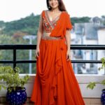Sonalee Kulkarni Instagram - नवरात्री ची पहिली माळ - 🍊 #navratricollection by @puja.patelll #HappyNavratri #sonaleekulkarni #navratrispecial #marathimulgi #colouroftheday #navratri2023 #cotd #orange #colour #color