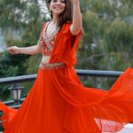 Sonalee Kulkarni Instagram - नवरात्री ची पहिली माळ - 🍊 #navratricollection by @puja.patelll #HappyNavratri #sonaleekulkarni #navratrispecial #marathimulgi #colouroftheday #navratri2023 #cotd #orange #colour #color
